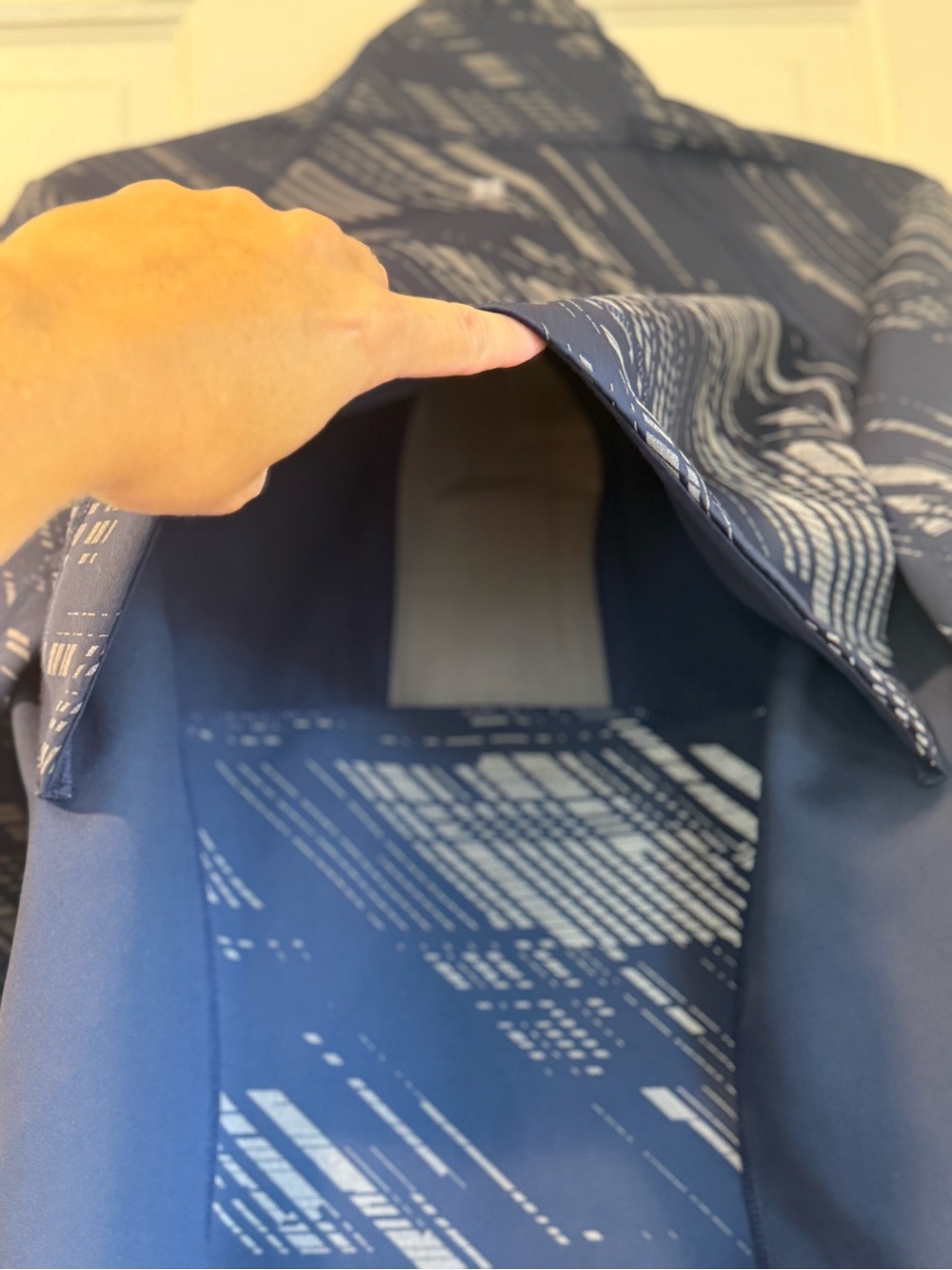 Sweaty Betty navy patterned full-zip performance jacket with silver accents - Picture 7 of 7